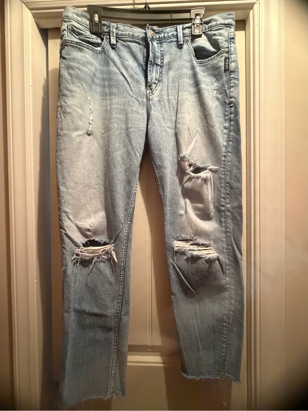 Silver Jeans Light Wash Ripped Ankle Jeans